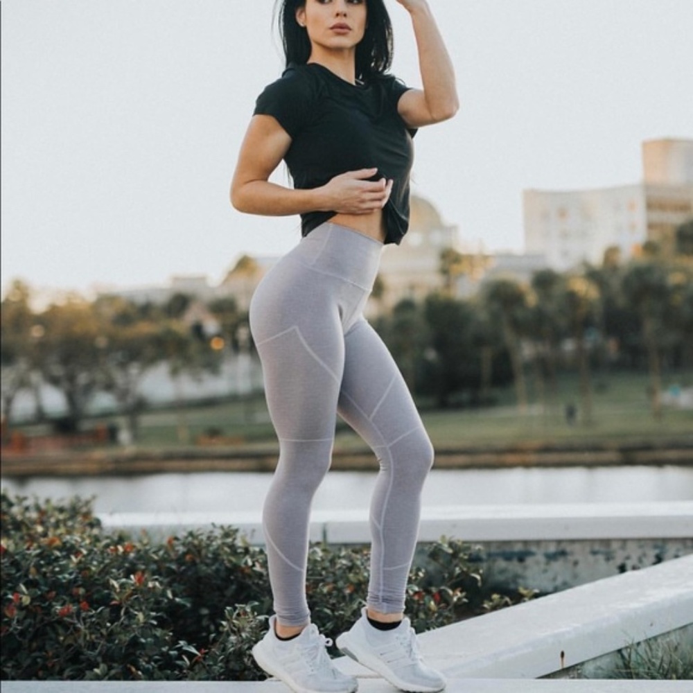 Alphalete Revival Leggings in Lavender